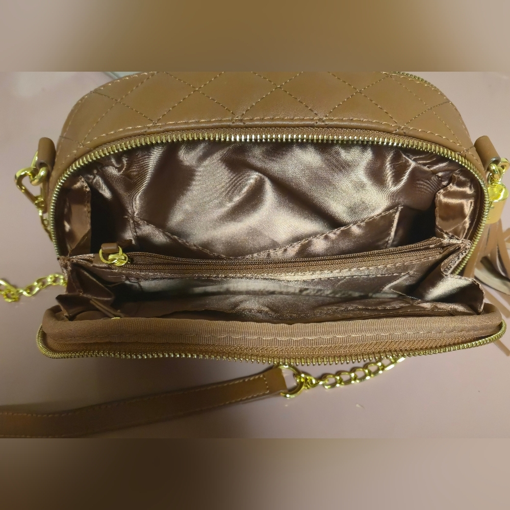 Joy & Iman Diamond Quilted Genuine Leather Crossbody With RFID~ - Picture 7 of 16